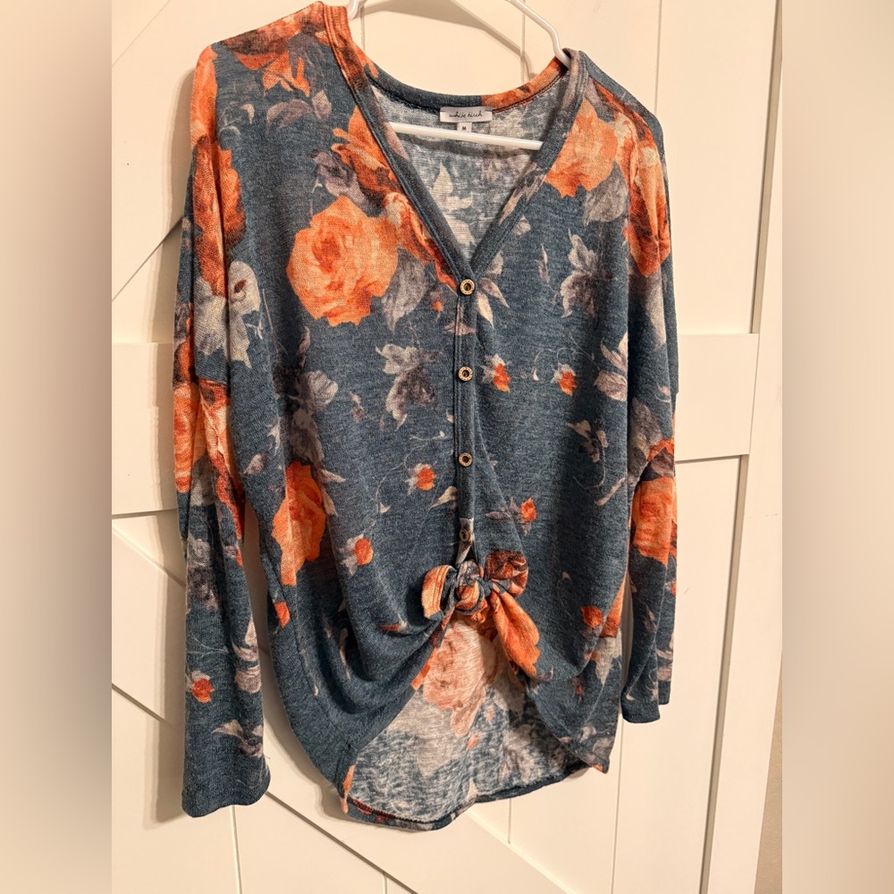 Medium Women’s White Birch Floral V-Neck Top